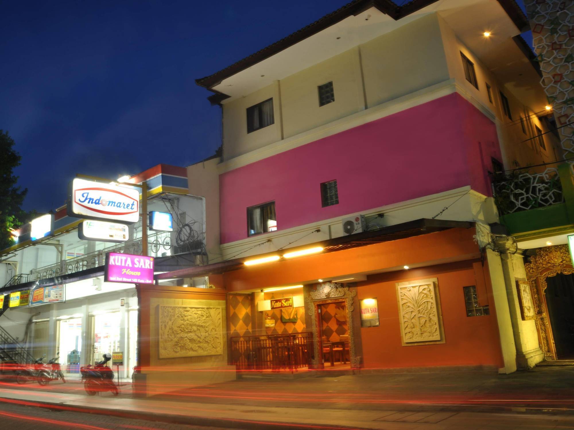 Kuta Sari House Hotel Exterior photo