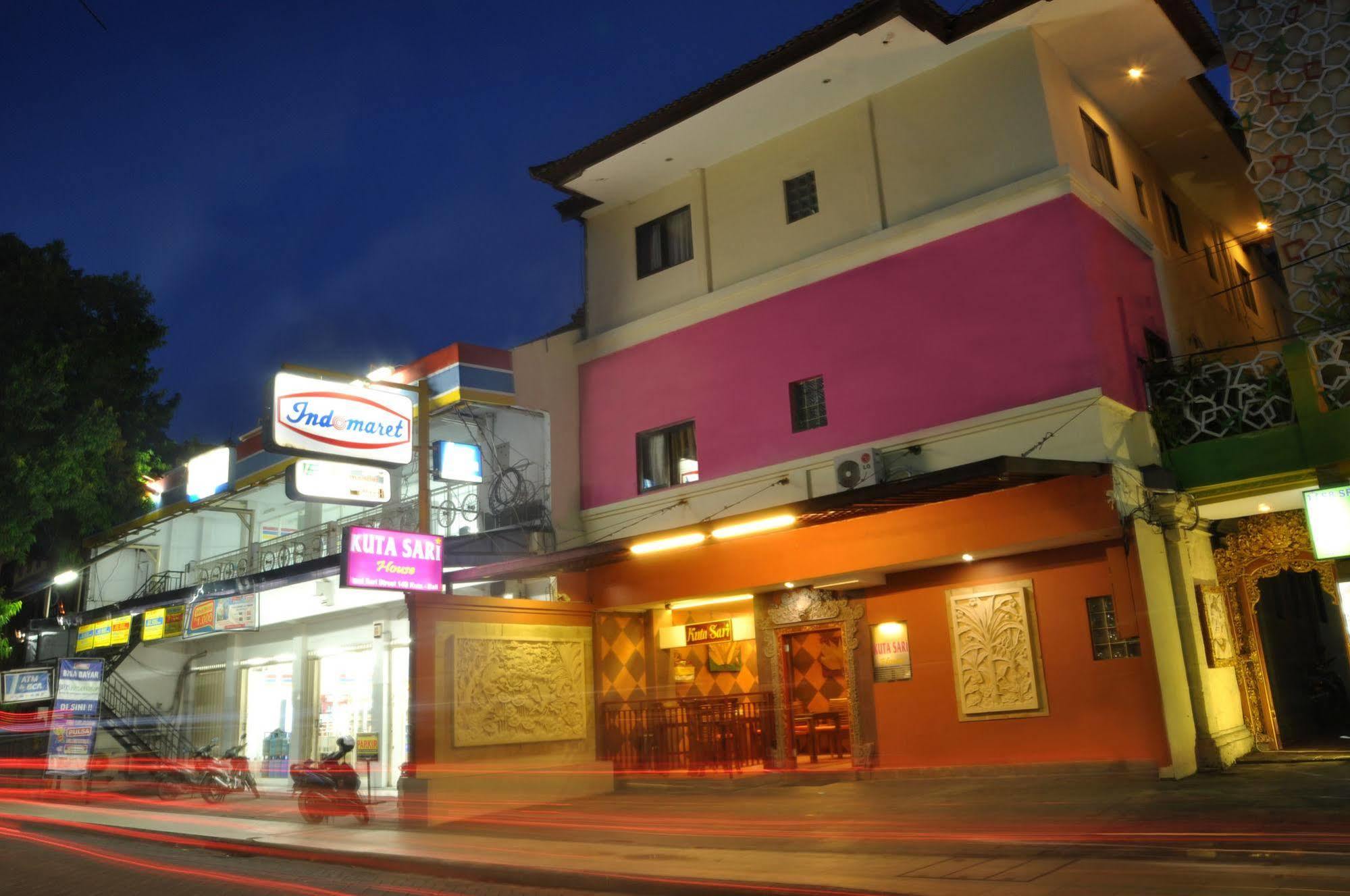 Kuta Sari House Hotel Exterior photo