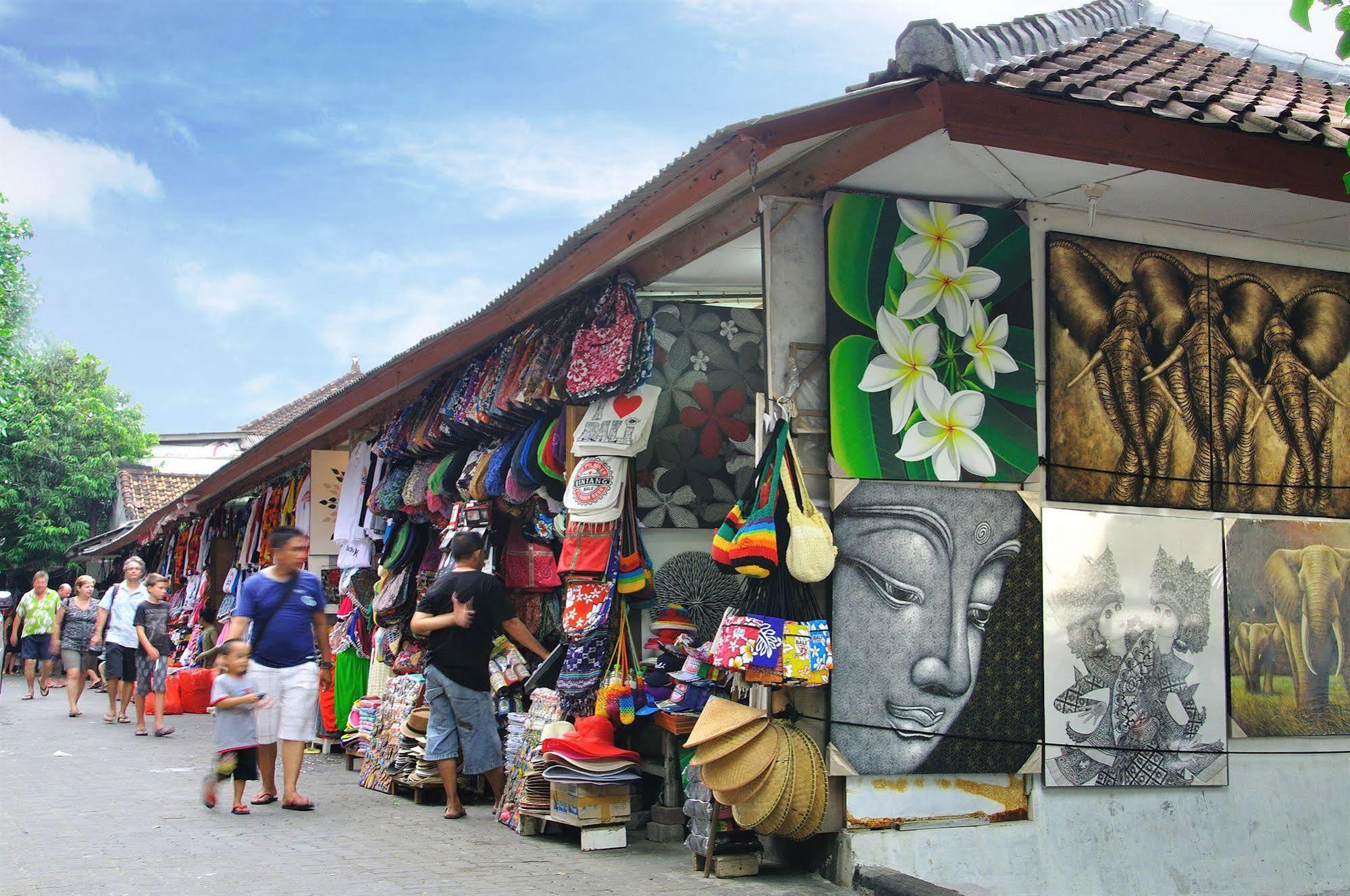 Kuta Sari House Hotel Exterior photo